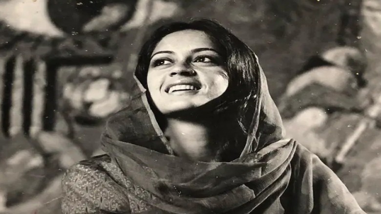 সাঁতার প্রতিযোগিতার সেরা নাফিসা সিনেমায় নায়িকাও, নায়কের তালি সাঁতার প্রতিযোগিতার সেরা নাফিসা সিনেমায় নায়িকাও, নায়কের তালি